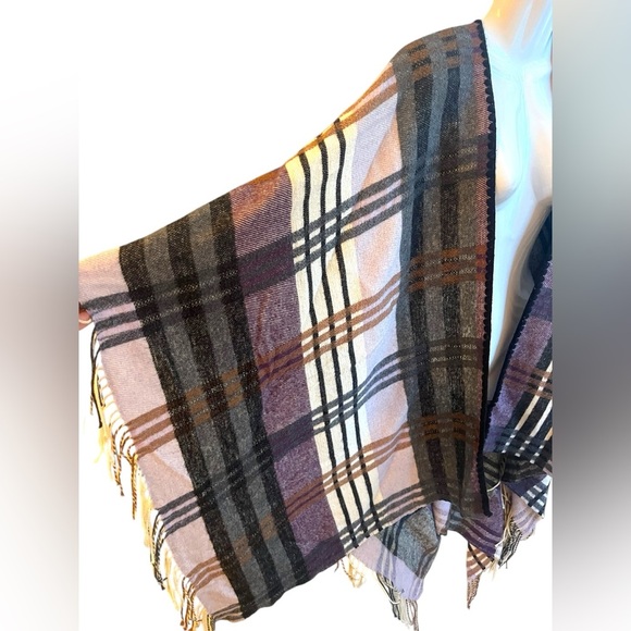 VIOLA - Firenze Made In Italy Plaid Fringe Wrap Shawl Poncho - Picture 3 of 5